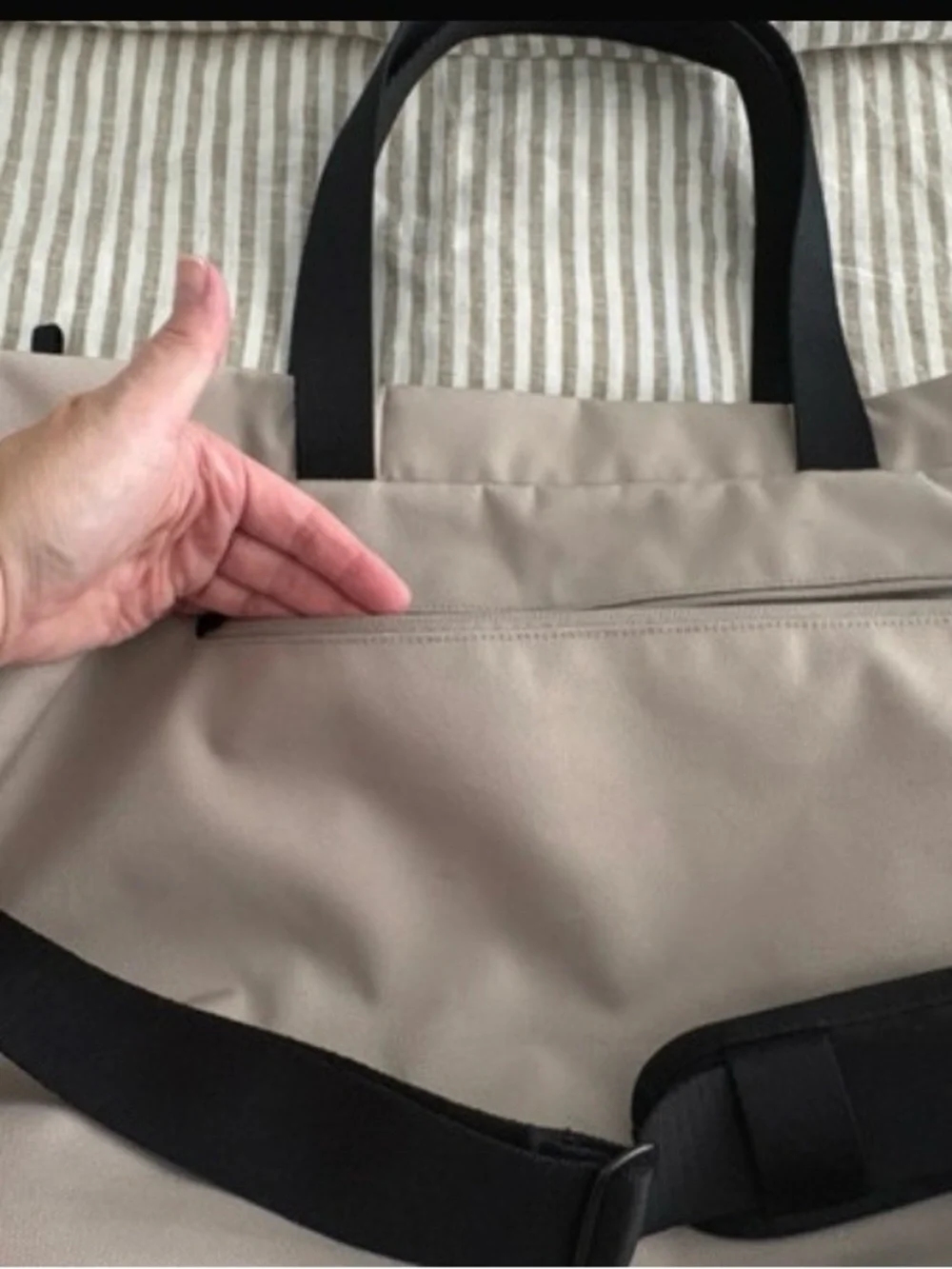 Everlane Renew Transit Weekender Bag